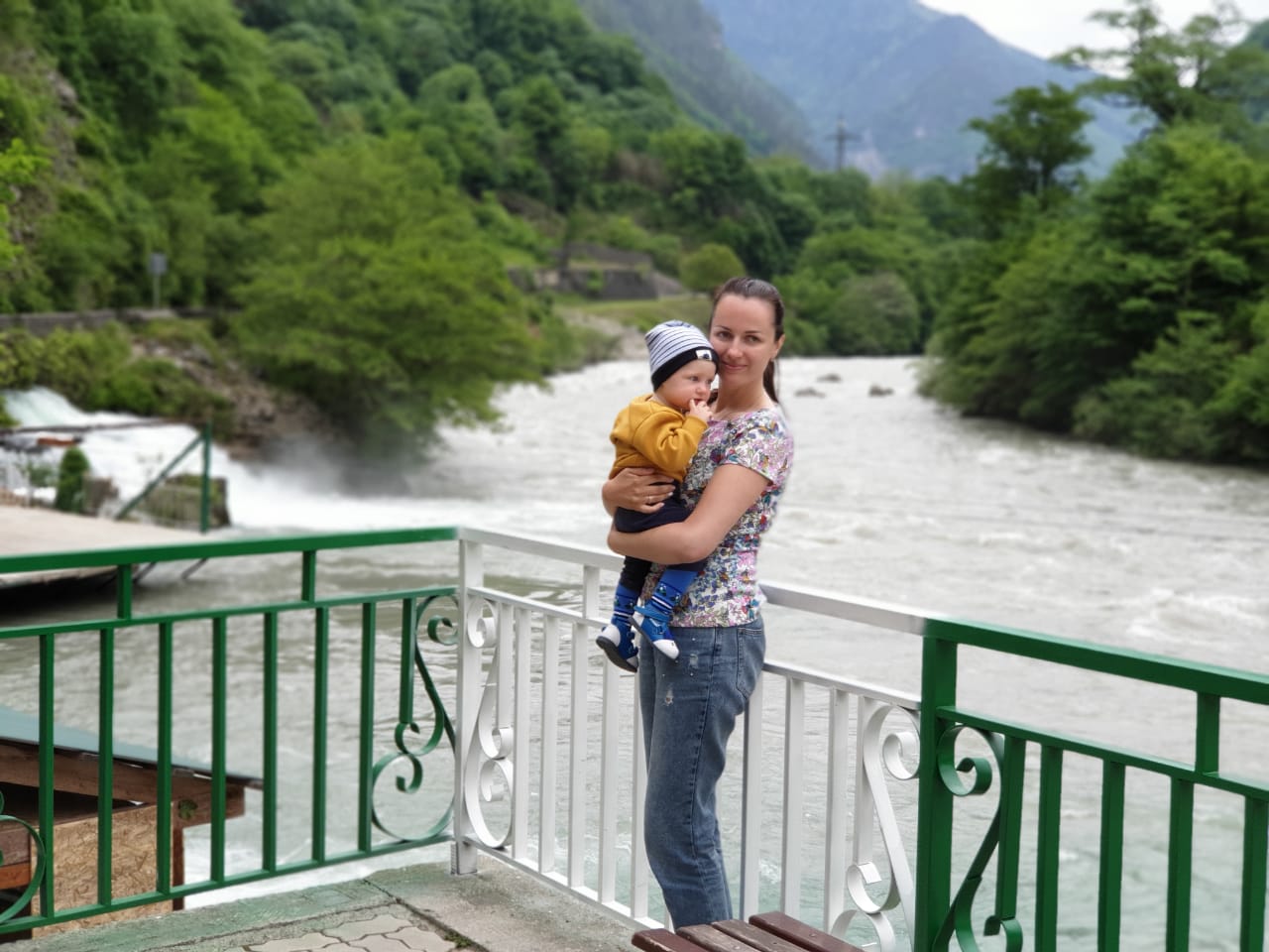 Хочу в абхазию отдыхать. Абхазия Рица семья. Озеро Рица экскурсия из Гагры. Экскурсия Абхазия новый Афон из Адлера. Абхазия с детьми.